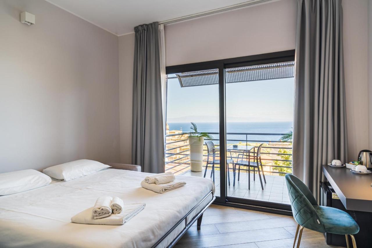 Taormina Palace Hotel ภายนอก รูปภาพ